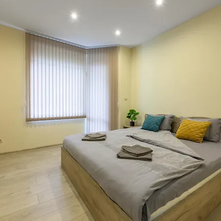 Apartment уютен в град