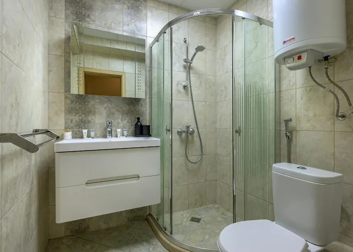 уютен в град *